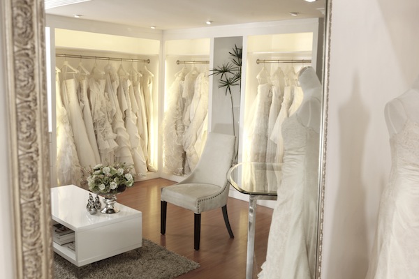 close-up-of-mi-suentilde-o-bridal-boutique.JPG