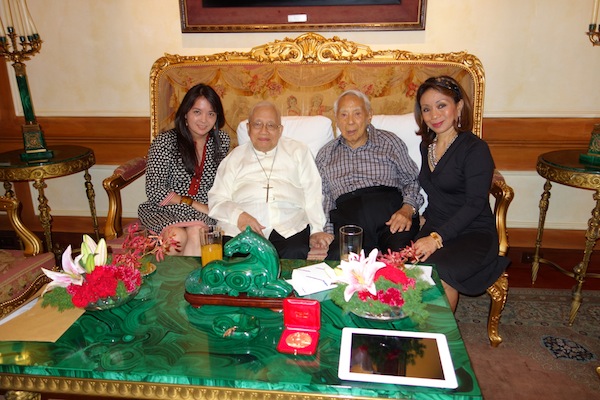 cardinal-vidal-visits-lolo-benny.JPG