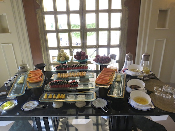 oberoi-udai-villas-breakfast-02.jpg