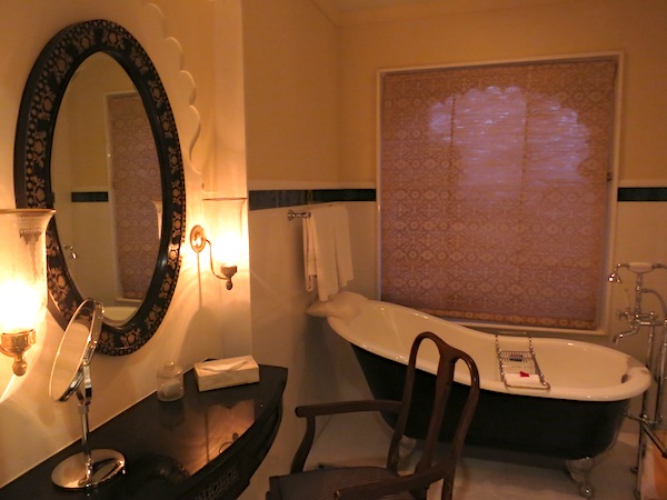 oberoi-udai-villas-rooms-04.jpg