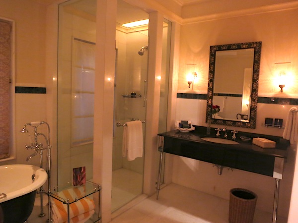 oberoi-udai-villas-rooms-05.jpg