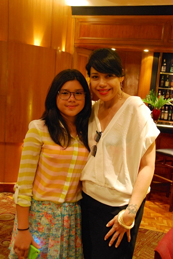 clara-and-pia-magalona-mandarin-hotel-fan-massage.jpg