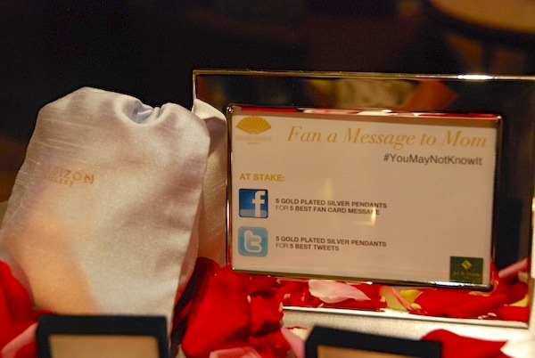 fan-a-message-at-the-mandarin-oriental-hotel1.JPG