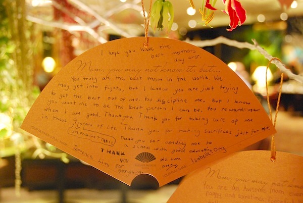 isabelle-ong-lim-family-fan-message-mothers-day-mandarin-oriental.JPG