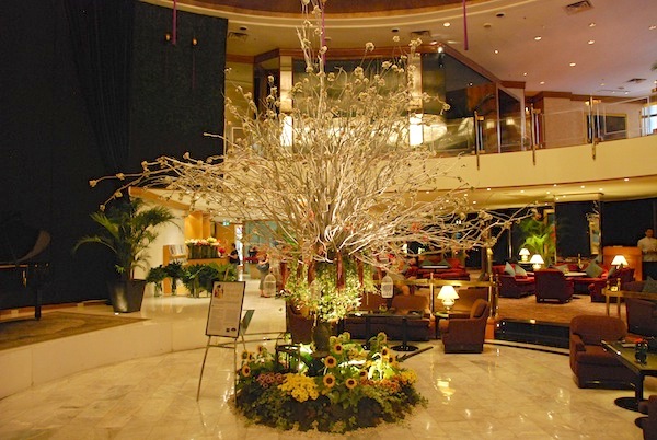 mothers-day-tree-at-mandarin-oriental-hotel.JPG