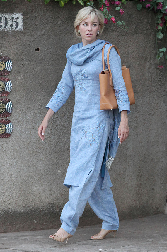 naomi_watts_lady_d_wearingdbag_pakistan.jpg