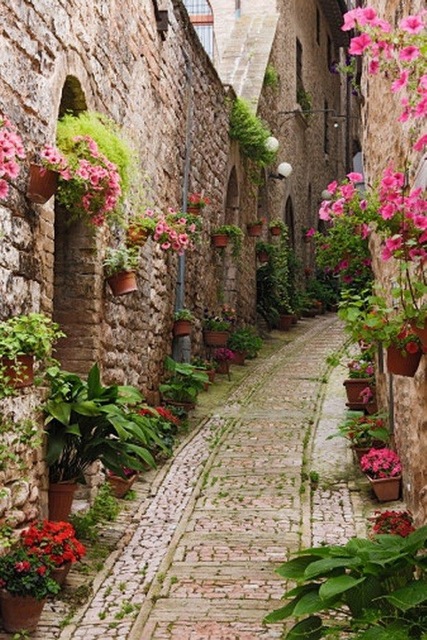 15-charming-side-streets-6.jpeg