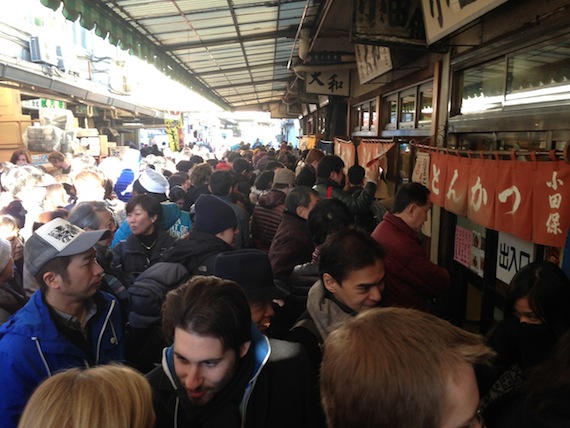 tsukiji-market-line.jpeg