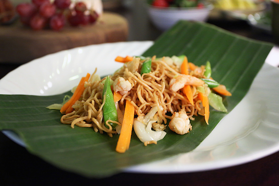 pancit-habhab-on-banana-leaf.JPG