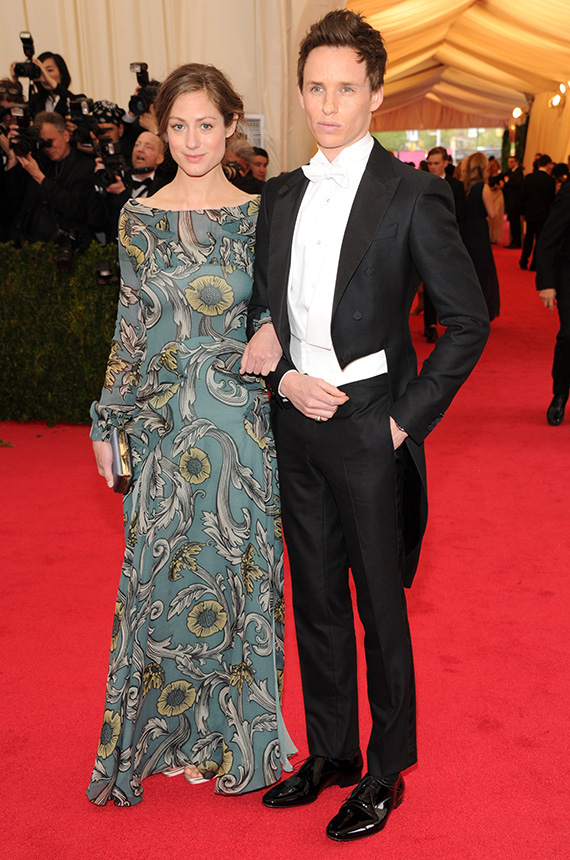 eddie-redmayne-and-hannah-bagshawe-wearing-burberry-to-the-metropolitan-museum-of-art-2014-costume-institue-gala-5-may-2014.jpg