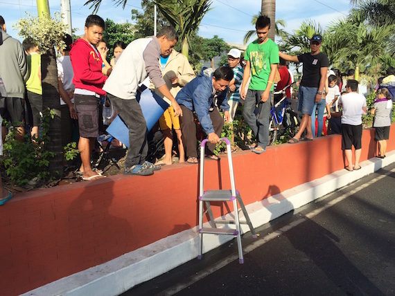 stairs barricade pope francis visit philippines 2015